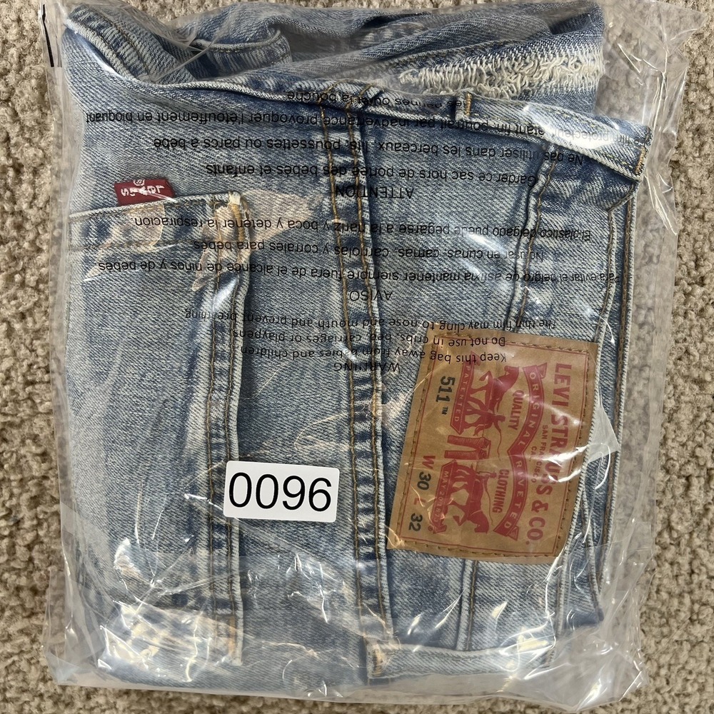 Levis 511 Slim Fit Distressed Blue Jeans Mens 30x32 True Fit 32x32 Light Wash - Picture 15 of 15